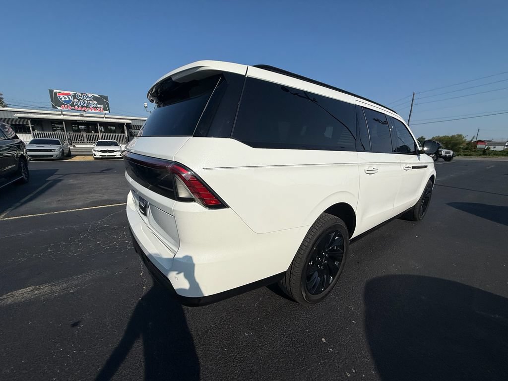 Used 2026 Lincoln Navigator L Reserve w/ Jet Appearance Package AWD/4WD image 3