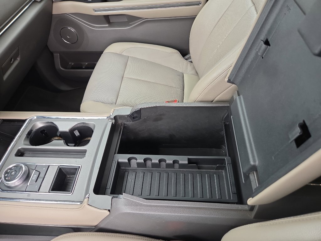 Used 2018 Ford Expedition XLT w/ Equipment Group 202A RWD image 31