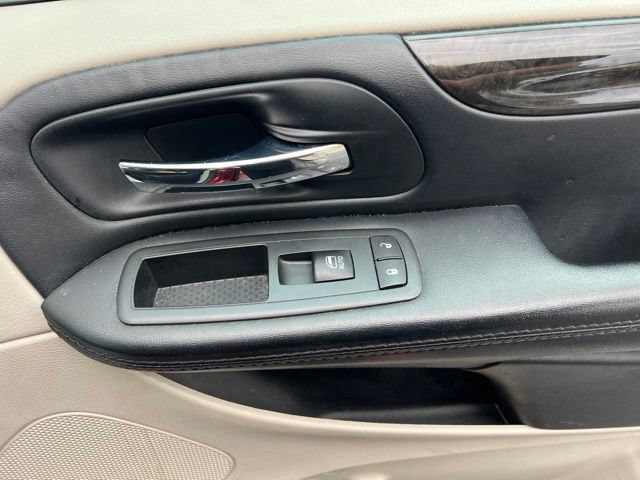 Used 2016 Dodge Grand Caravan SXT FWD image 30
