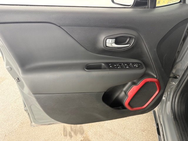 Used 2022 Jeep Renegade Trailhawk image 8