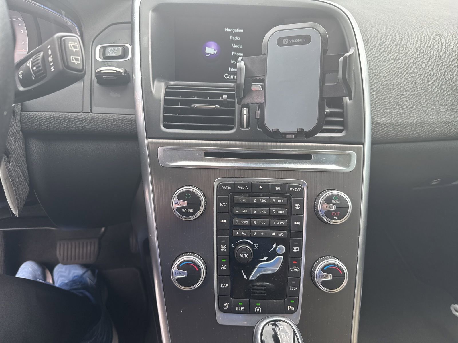 Used 2016 Volvo XC60 T5 Premier w/ Proximity Package FWD image 10