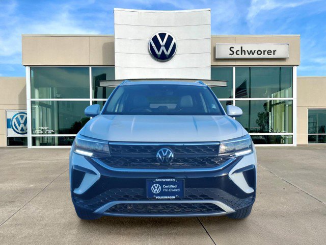 Certified 2024 Volkswagen Taos SE image 4