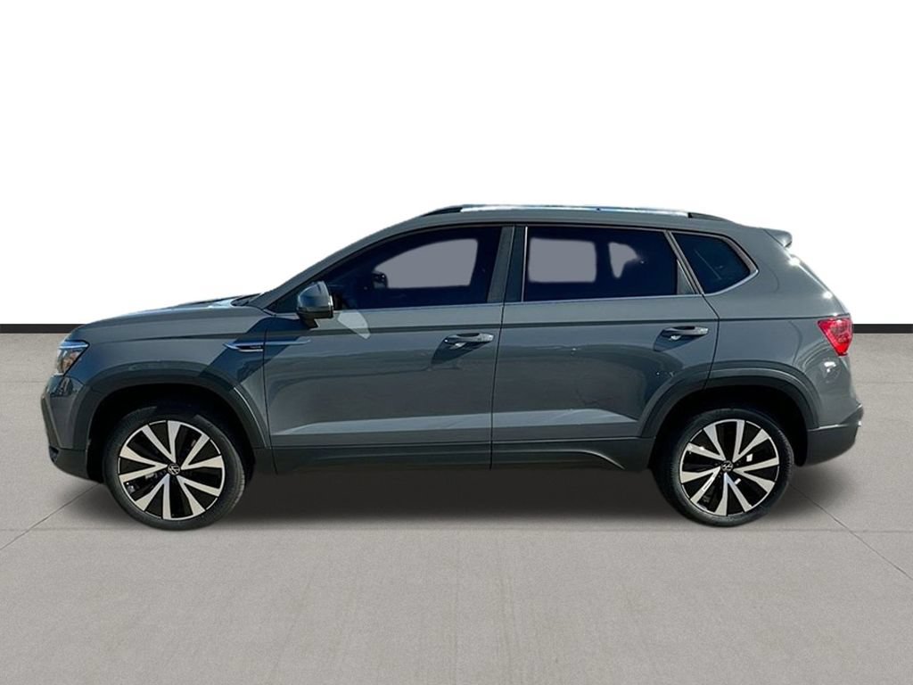 Used 2024 Volkswagen Taos SE FWD image 3