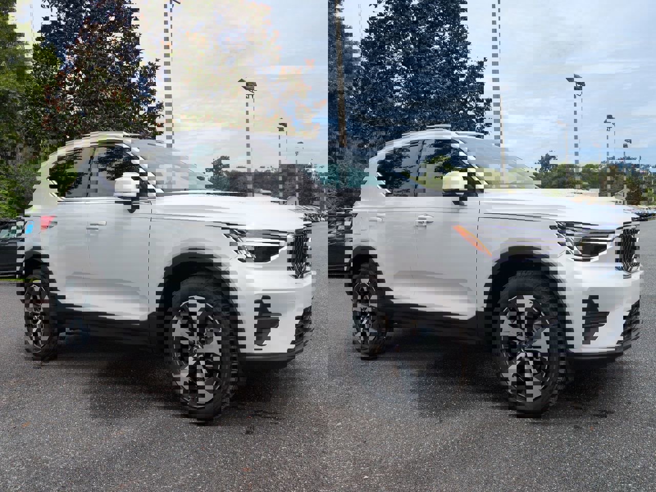 New 2025 Volvo XC40 B5 Core w/ Protection Package Premier image 2