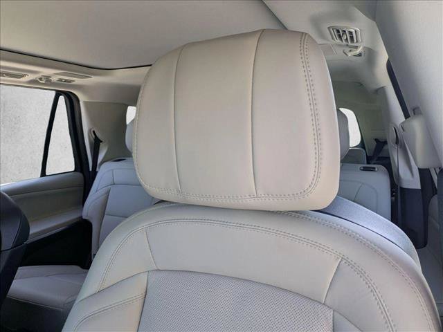 Used 2025 Lincoln Navigator Reserve AWD/4WD image 16
