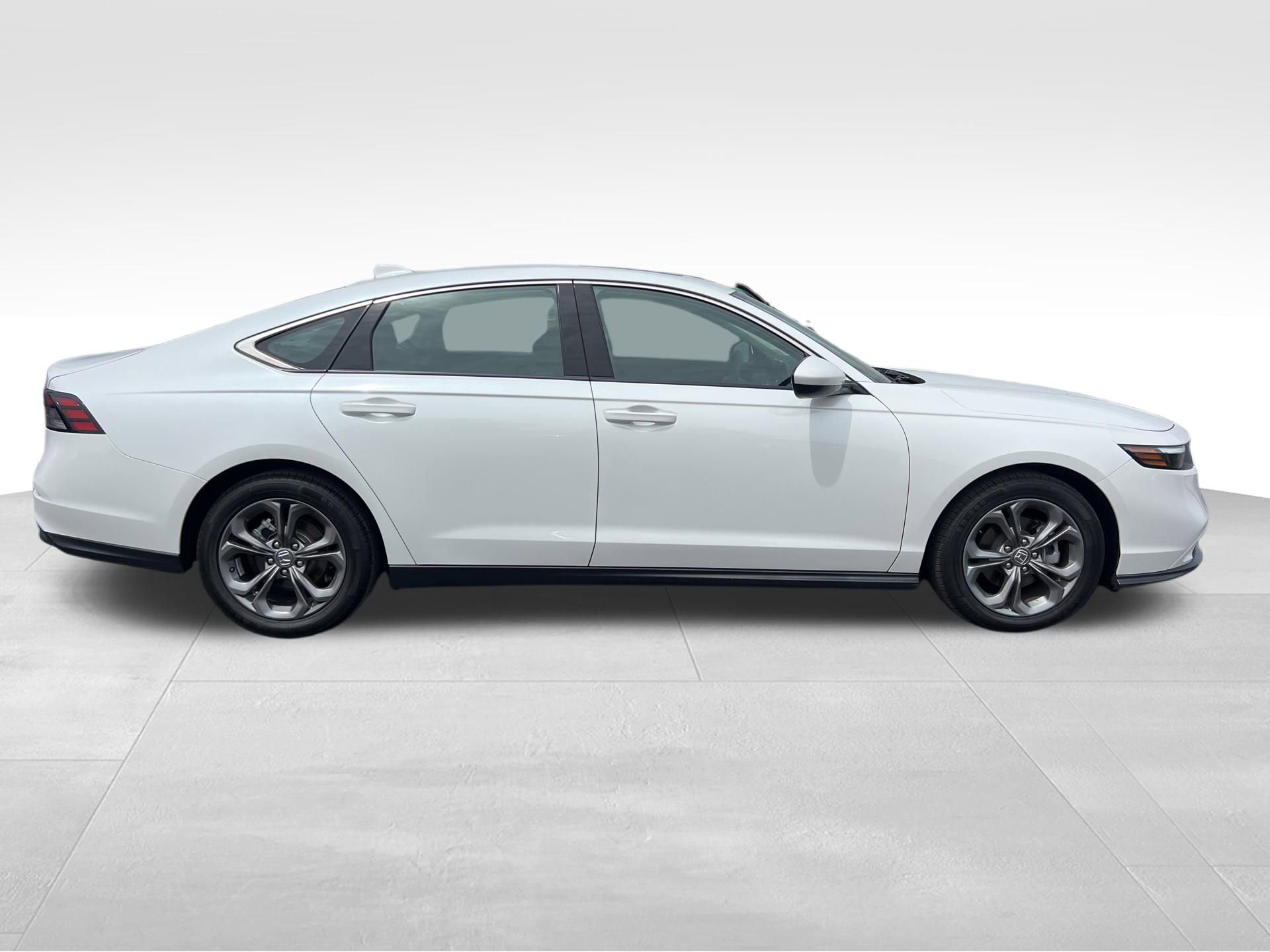 Used 2024 Honda Accord EX image 4