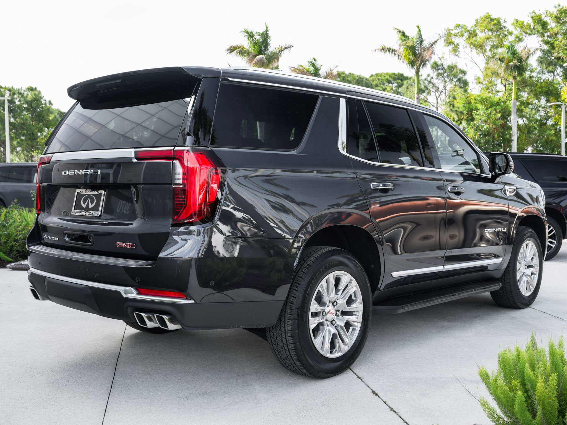 Used 2025 GMC Yukon Denali RWD image 24
