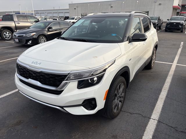 Used 2023 Kia Seltos S w/ Navigation Package image 3