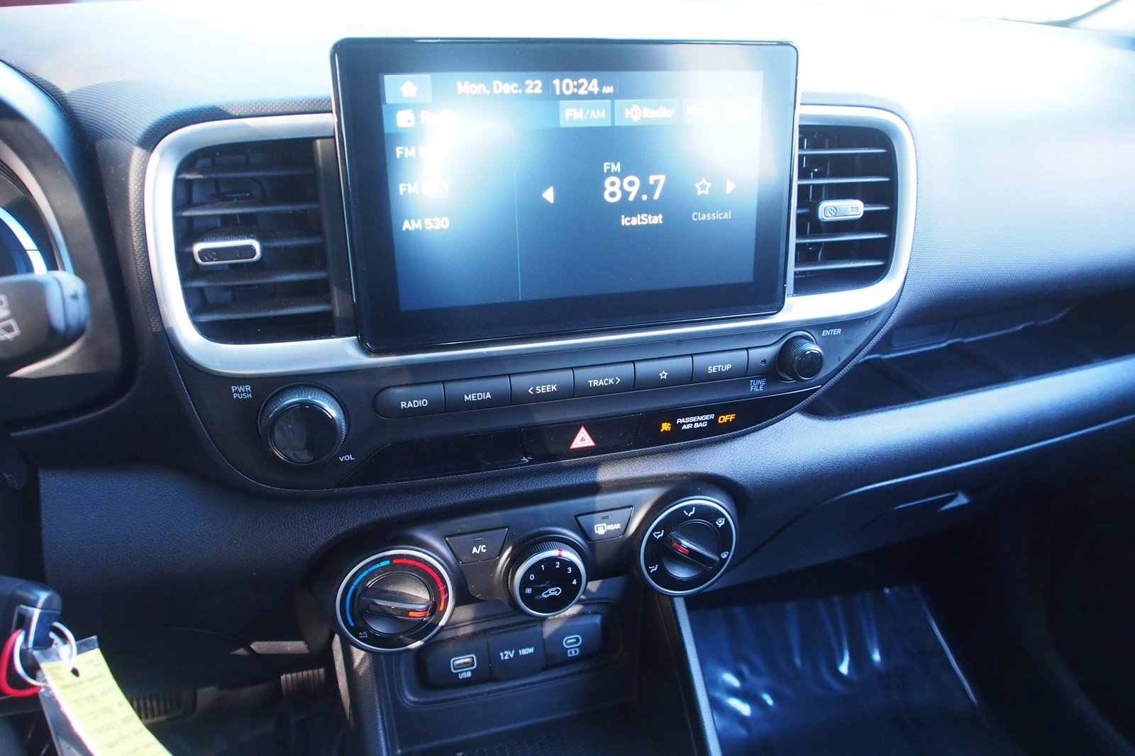 Used 2025 Hyundai Venue SE image 24