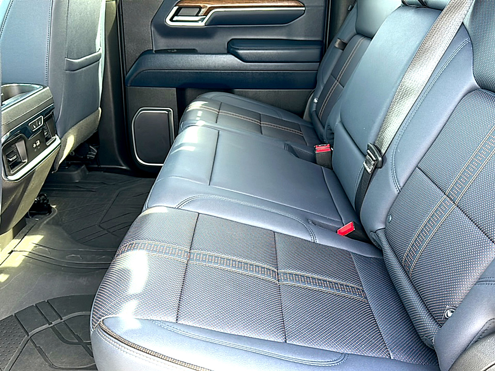 Used 2023 Chevrolet Silverado 1500 High Country w/ Technology Package image 18