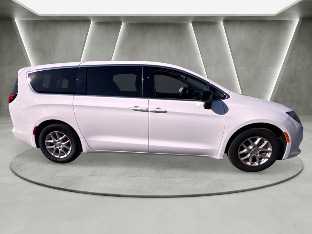 Used 2024 Chrysler Voyager LX FWD image 2