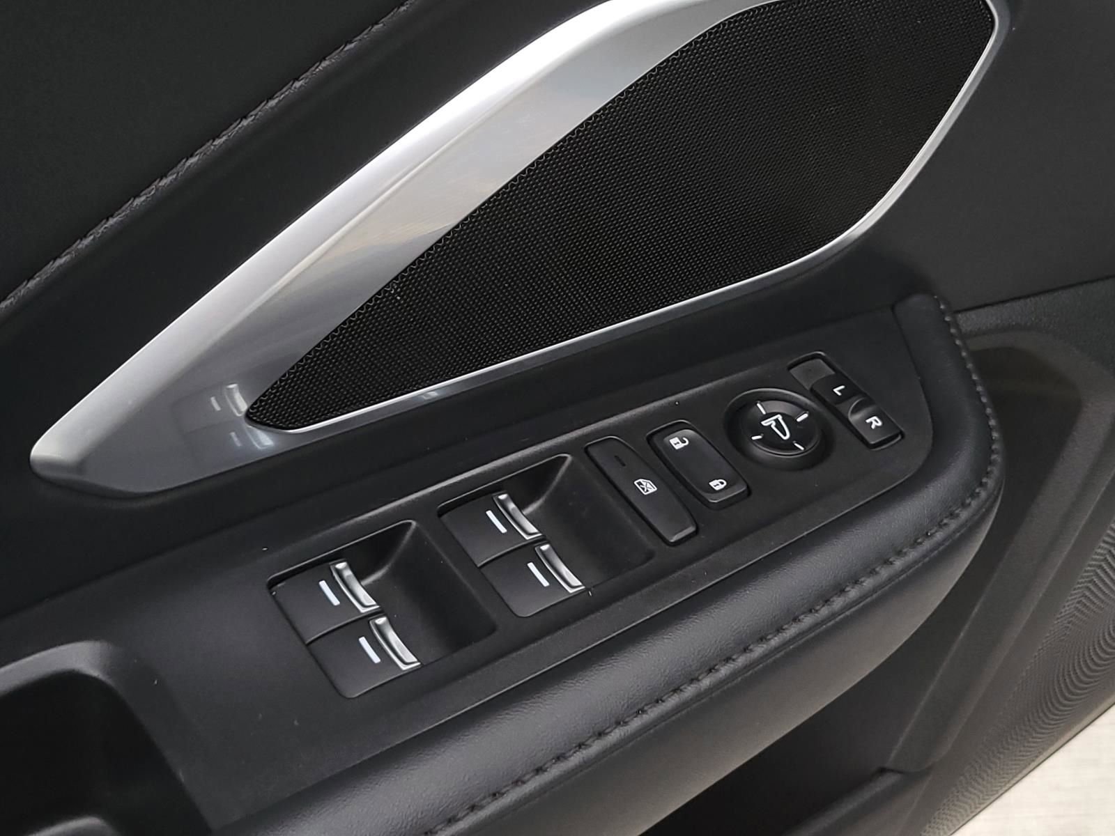 Used 2024 Acura RDX SH-AWD image 16