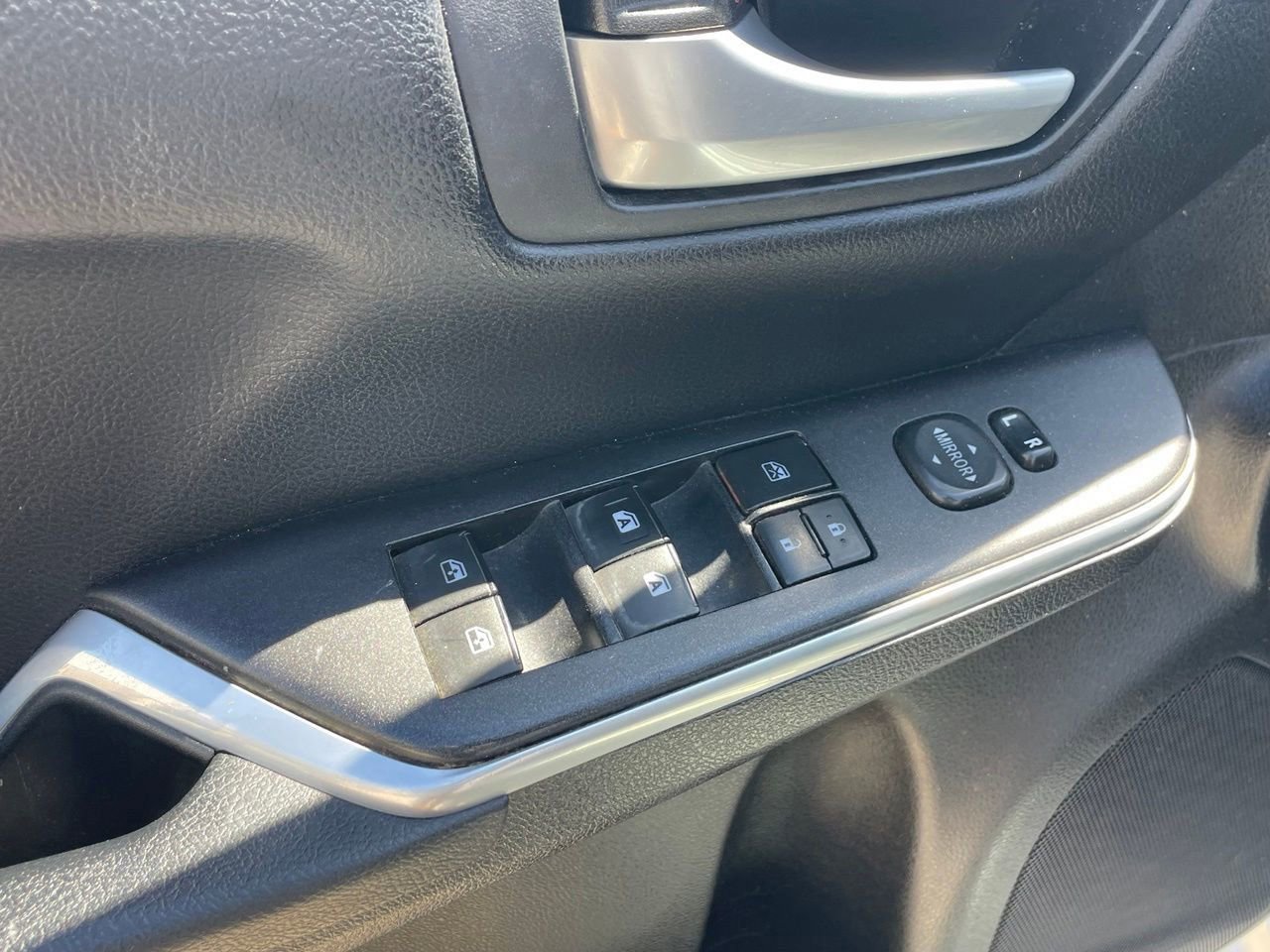 Used 2015 Toyota Camry LE FWD image 6