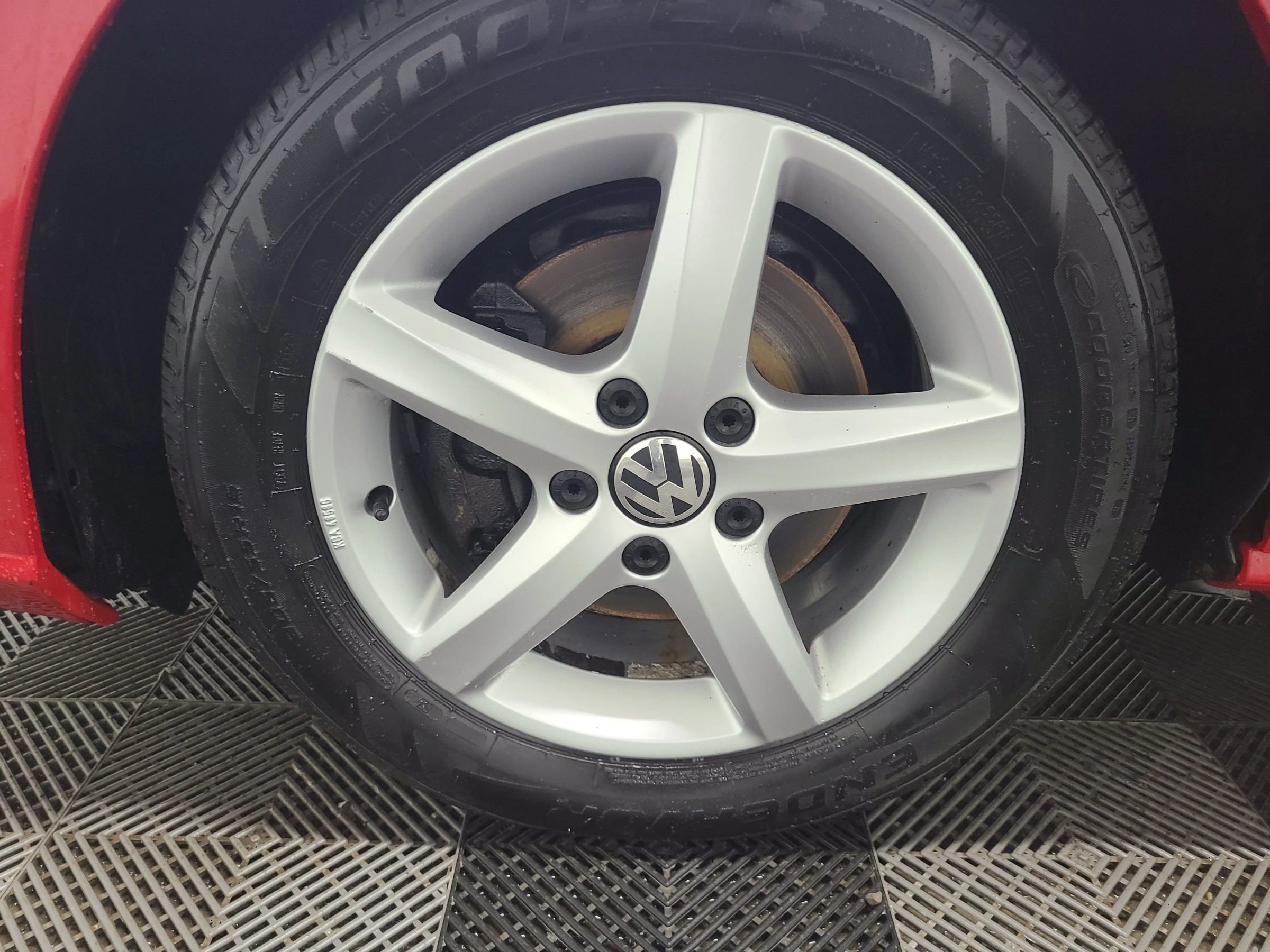 Used 2018 Volkswagen Golf SE image 18