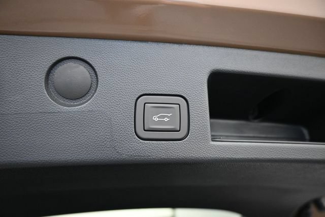 New 2027 Chevrolet Equinox LT w/ Convenience Package II FWD image 9