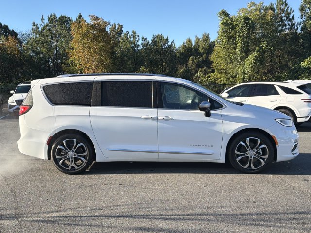 Used 2026 Chrysler Pacifica Pinnacle FWD image 9