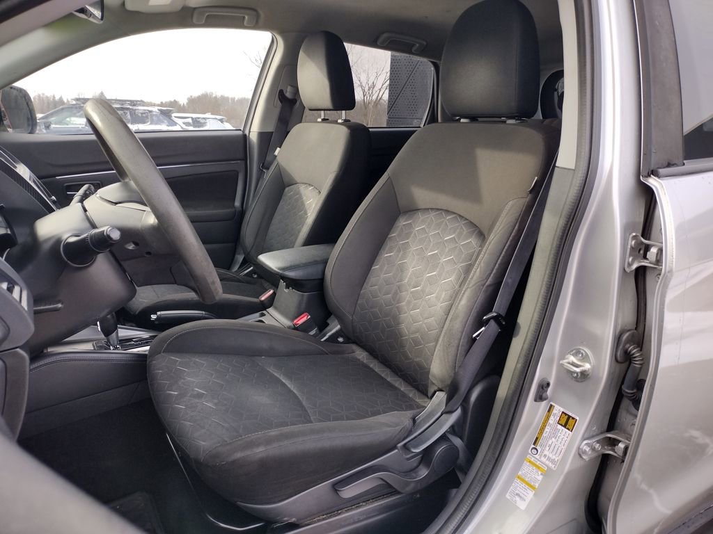 Used 2021 Mitsubishi Outlander Sport ES image 2