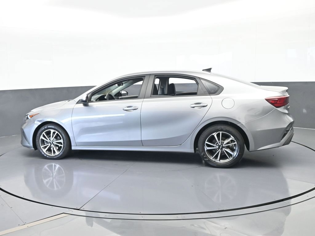 Used 2023 Kia Forte LXS image 3