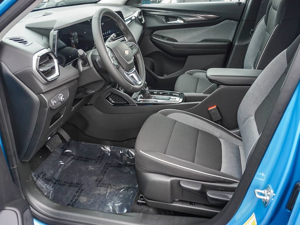 New 2026 Chevrolet TrailBlazer LT w/ LT Cold Weather Package FWD image 17