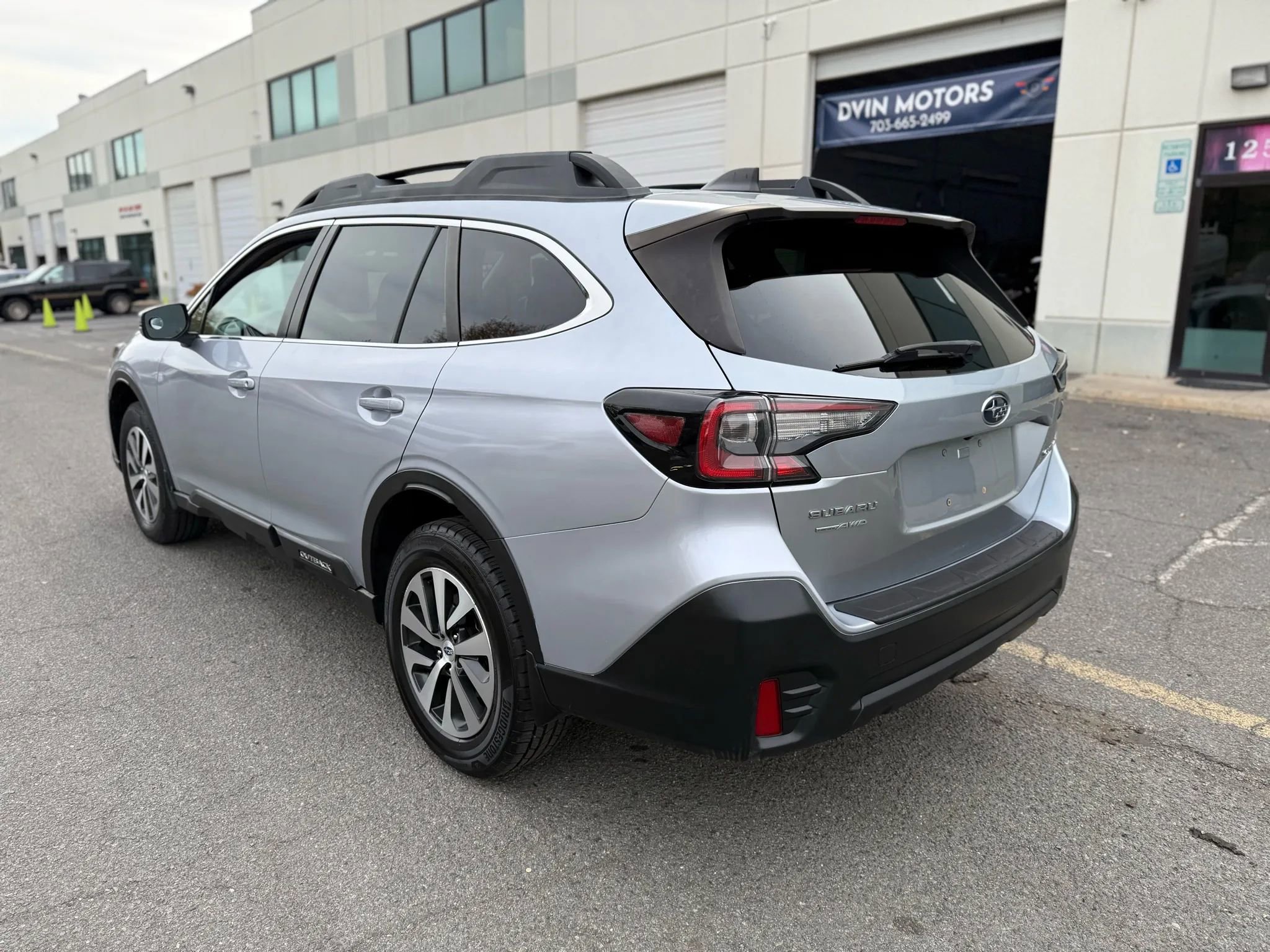 Used 2020 Subaru Outback Premium image 8