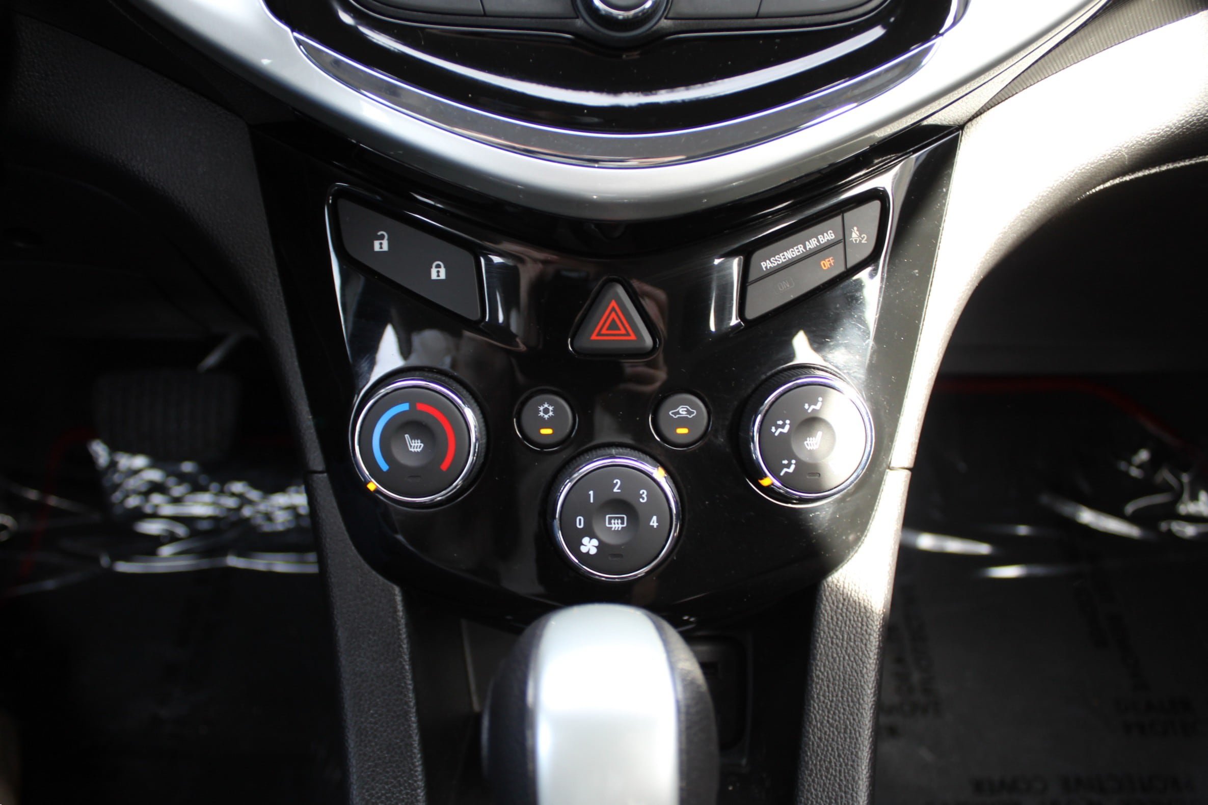 Used 2018 Chevrolet Sonic LT w/ Convenience Package FWD image 30