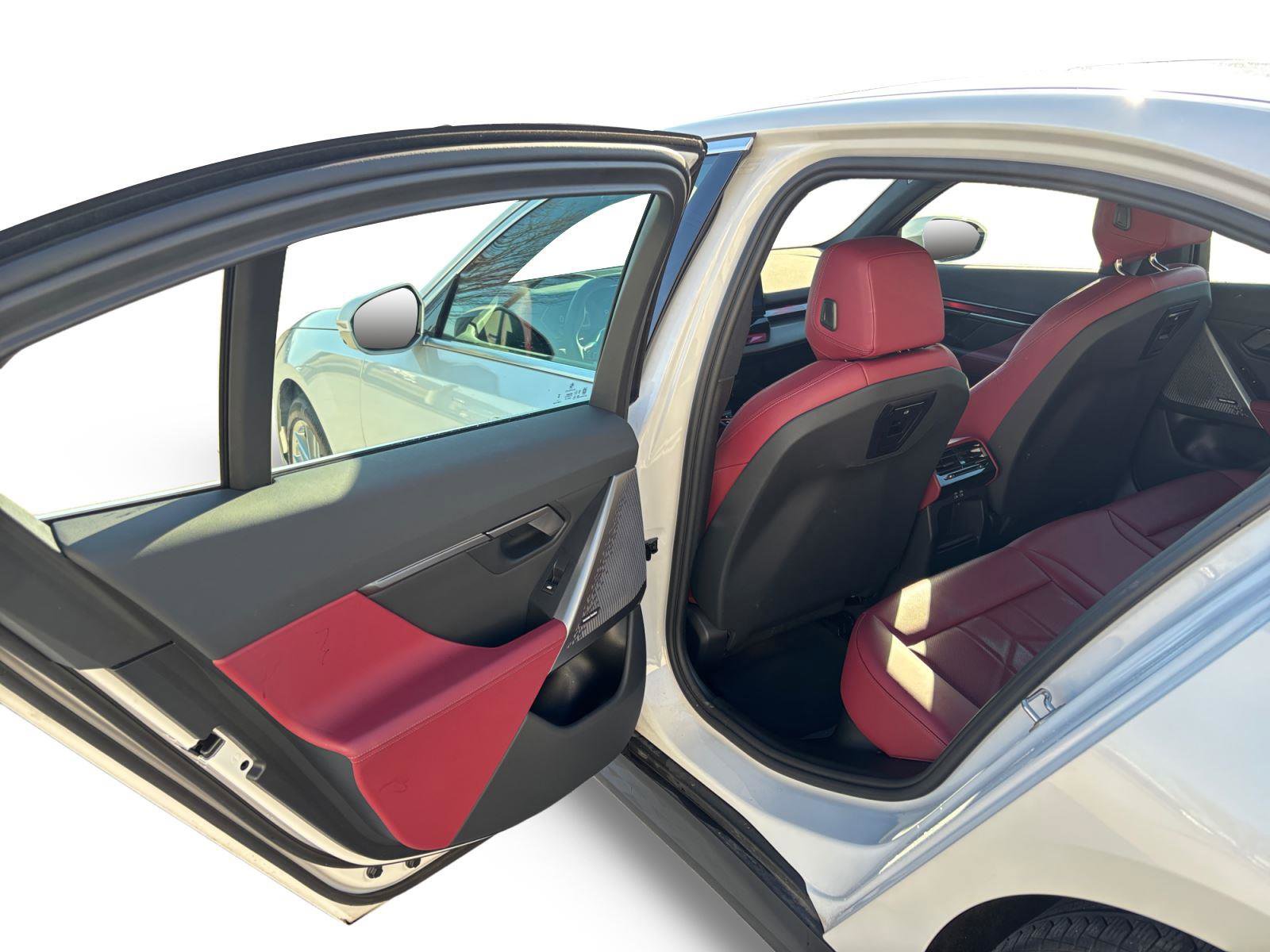 Certified 2025 BMW 540i xDrive w/ Premium Package image 22