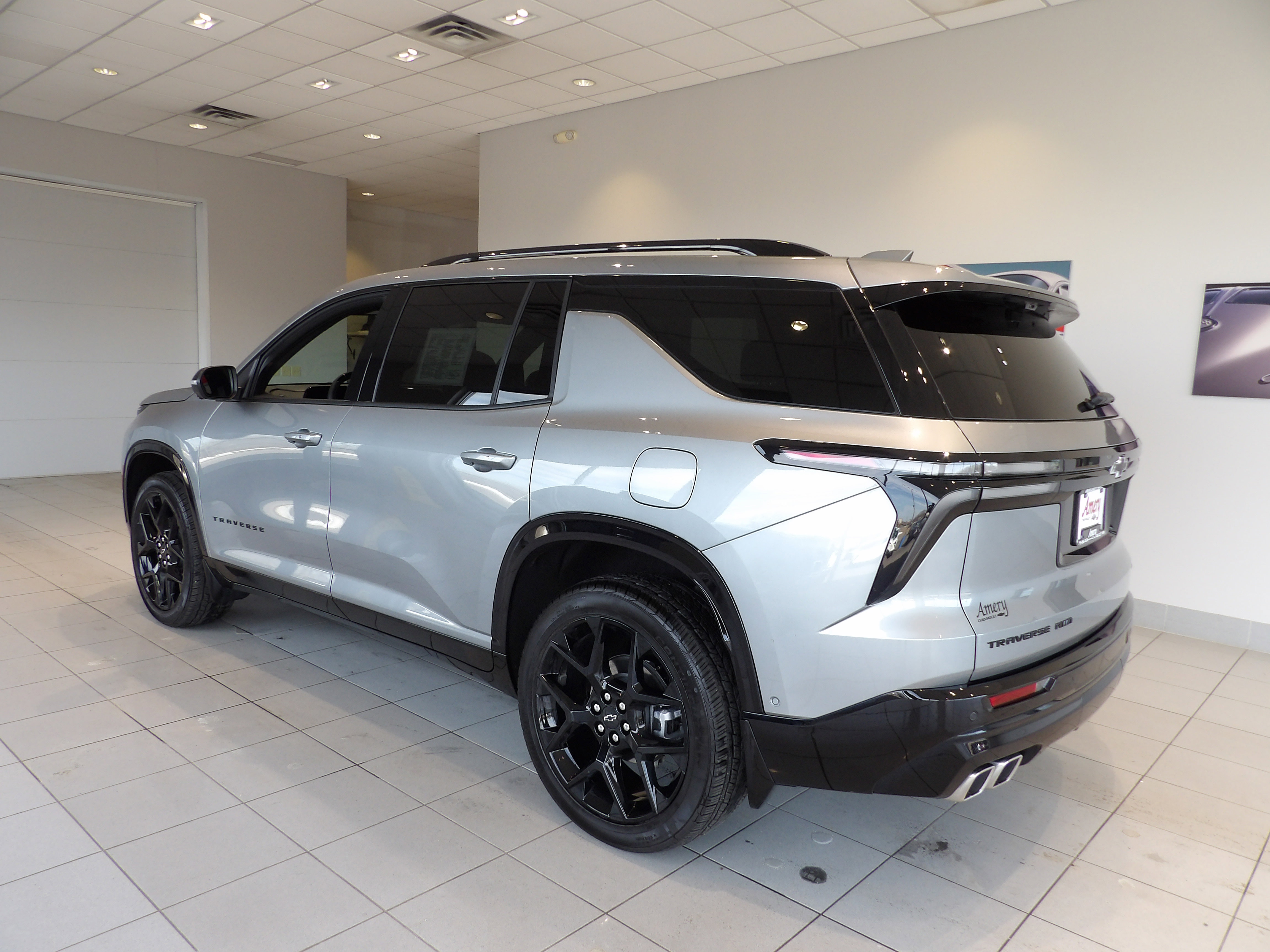 Used 2025 Chevrolet Traverse RS image 6