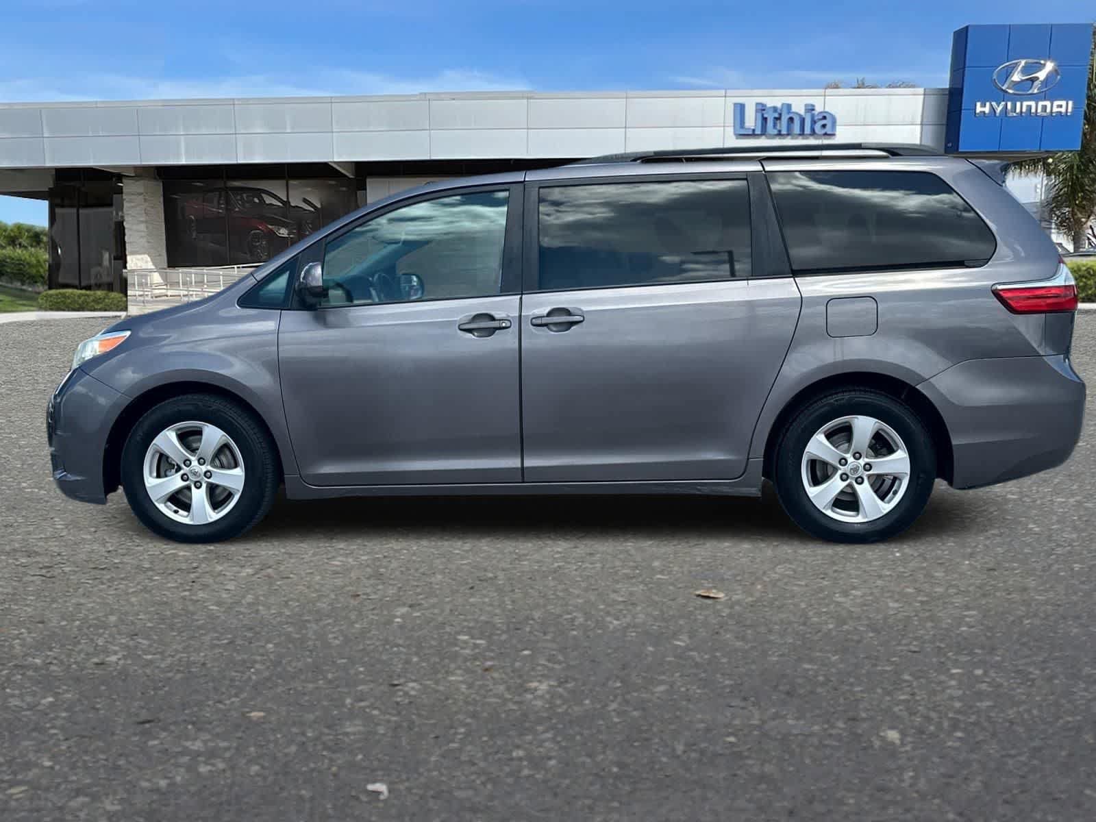 Used 2015 Toyota Sienna LE FWD image 6