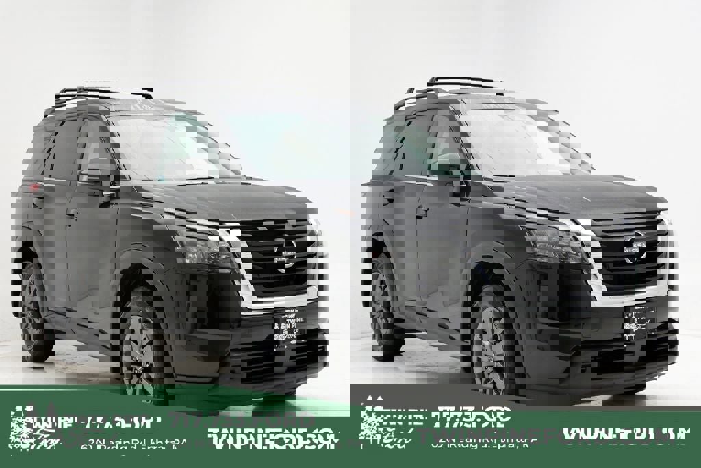 Used 2024 Nissan Pathfinder SV image 1