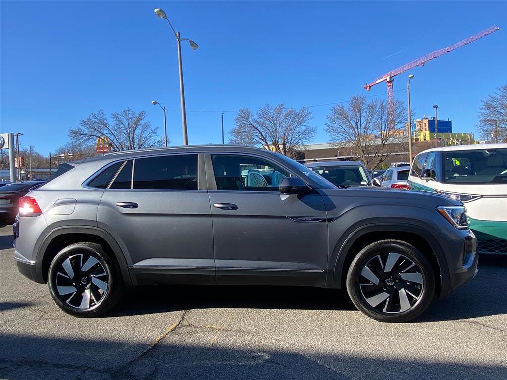 Certified 2025 Volkswagen Atlas Cross Sport SEL image 2