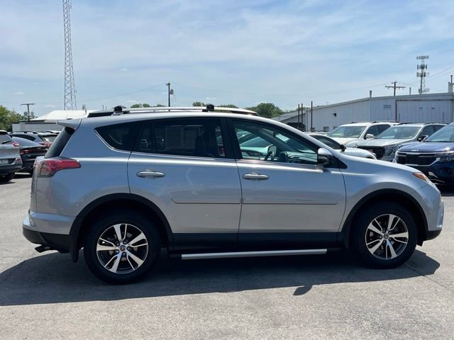 Used 2017 Toyota RAV4 XLE AWD/4WD image 15