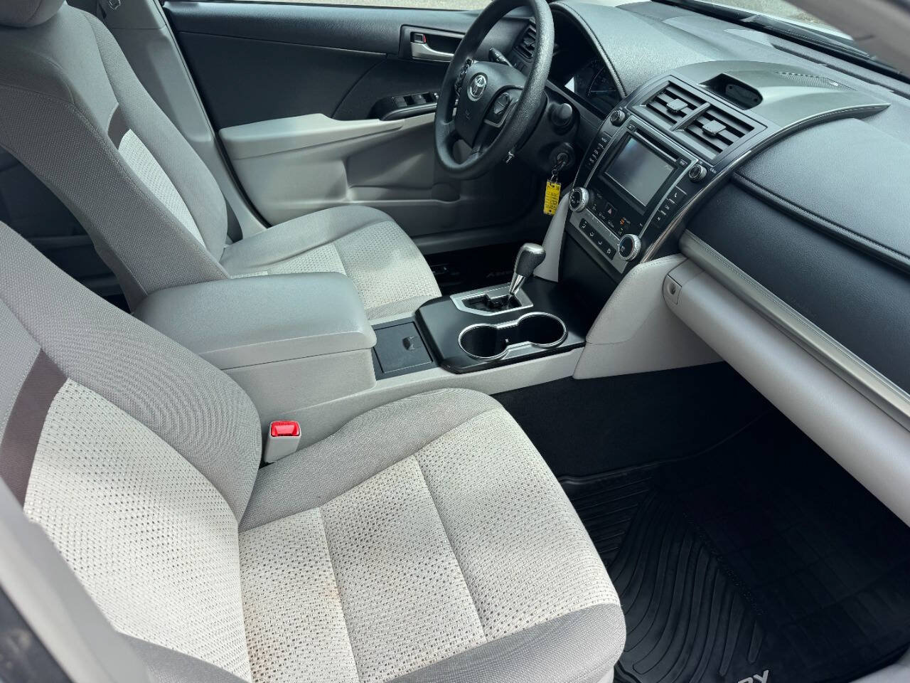Used 2013 Toyota Camry LE FWD image 16