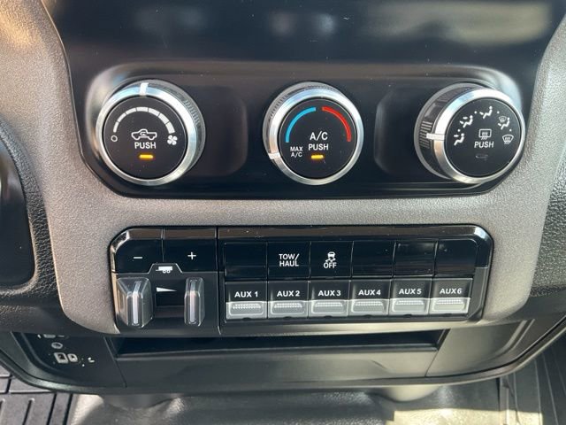 Used 2020 RAM 2500 Tradesman w/ Chrome Appearance Group RWD image 19