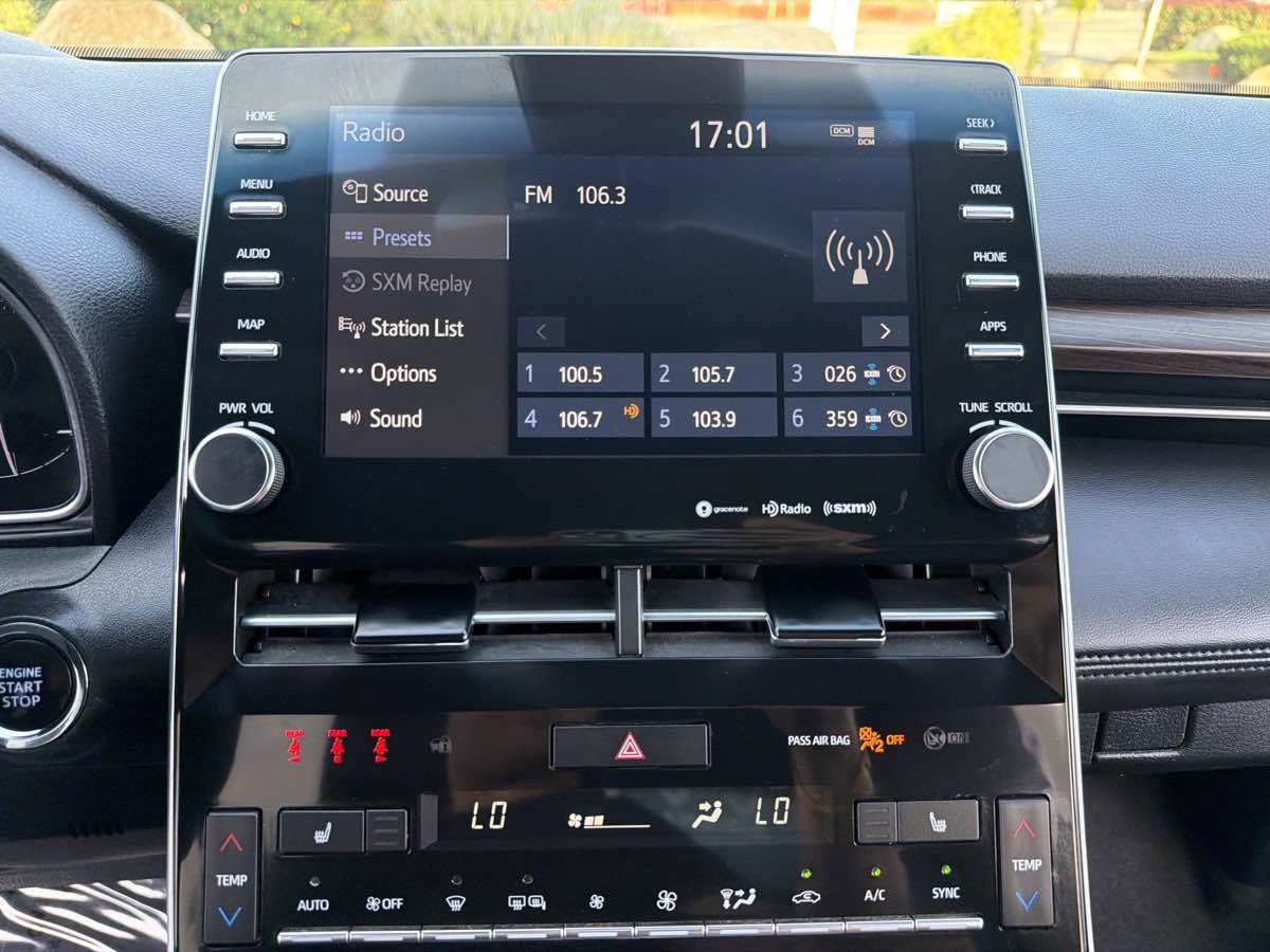 Used 2022 Toyota Avalon XLE image 26