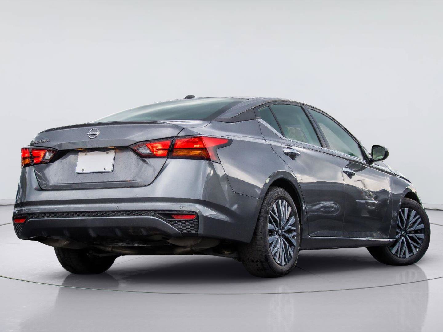 Used 2025 Nissan Altima 2.5 SV FWD image 4