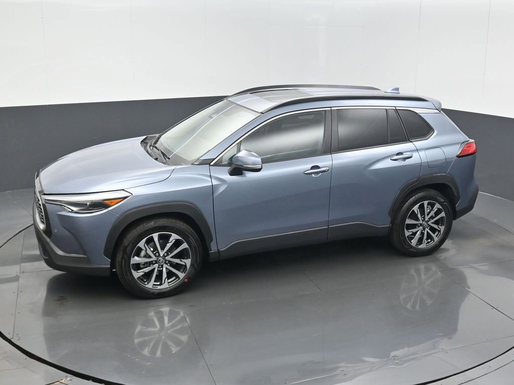 Used 2024 Toyota Corolla Cross XLE w/ Convenience Package image 12