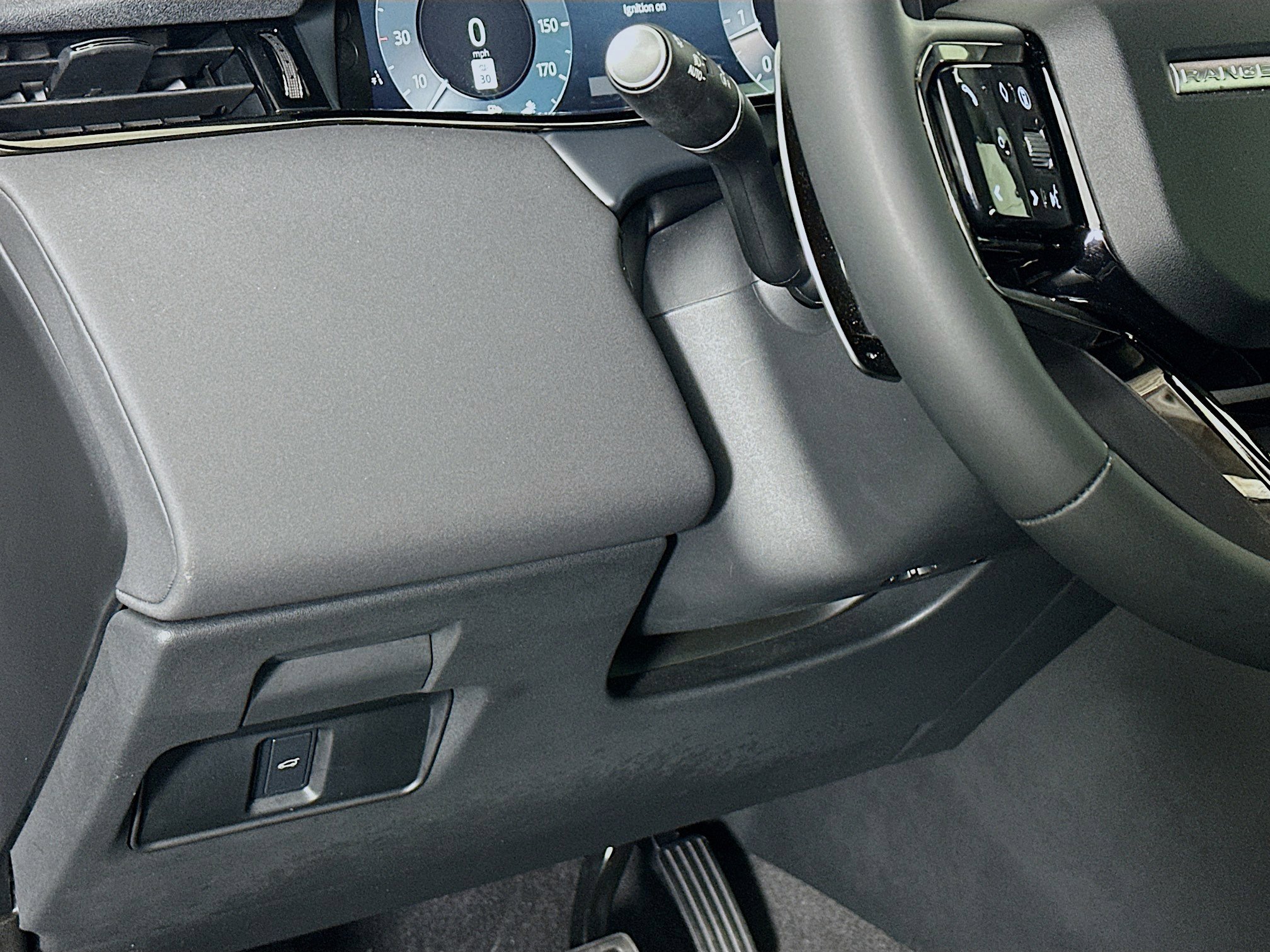 Used 2025 Land Rover Range Rover Evoque S image 17