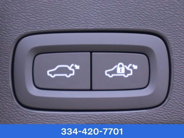 New 2024 Volvo XC60 T8 Plus w/ Climate Package image 28