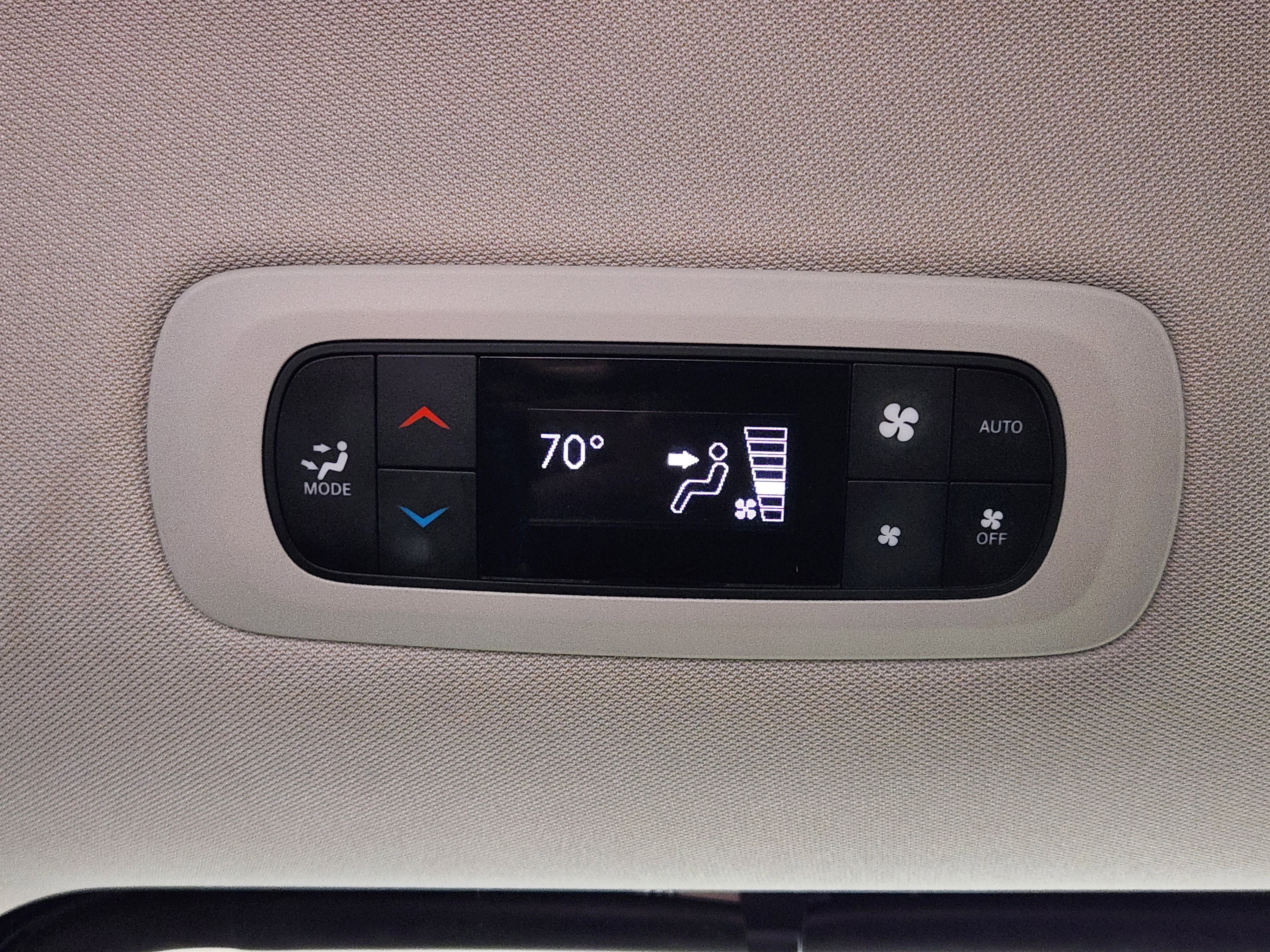 Used 2023 Chrysler Pacifica Touring-L FWD image 33