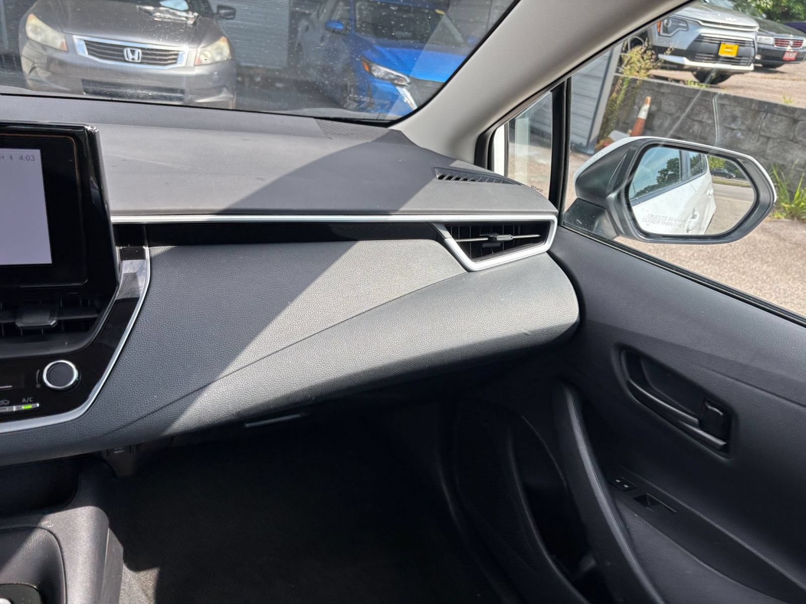 Used 2025 Toyota Corolla LE FWD image 32