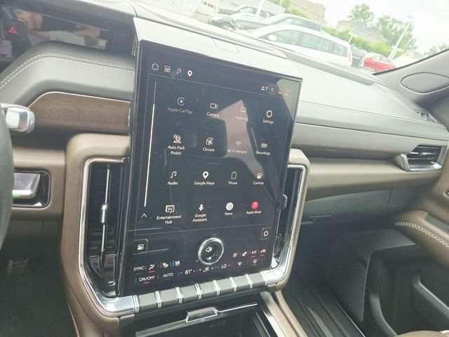 Used 2025 GMC Yukon Denali Ultimate AWD/4WD image 25