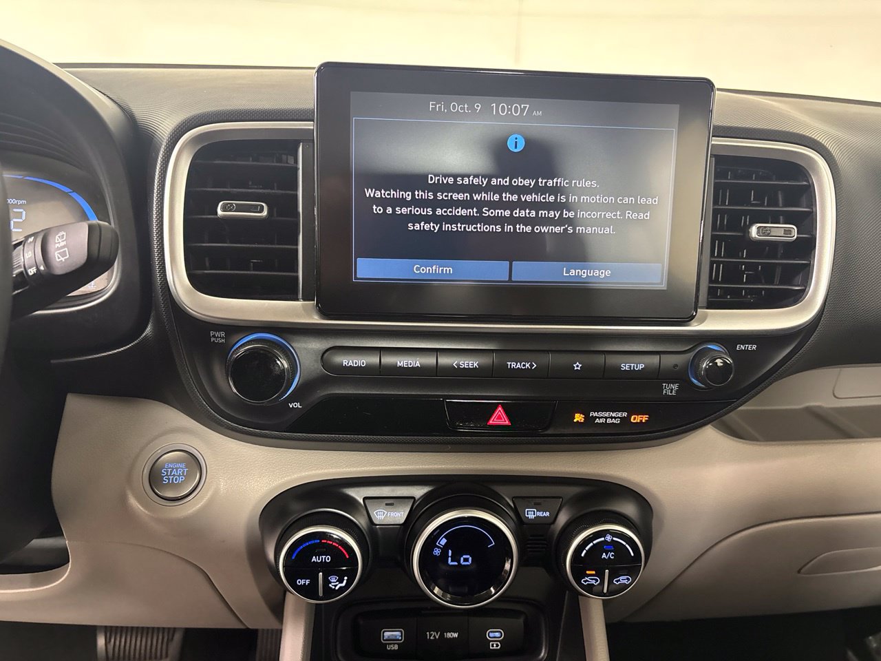 Used 2025 Hyundai Venue SEL FWD image 19