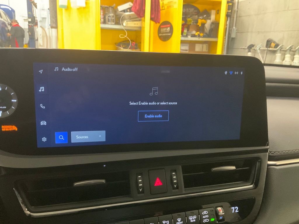 Used 2025 Lexus ES 350 Luxury w/ Accessory Package (Z1) image 21