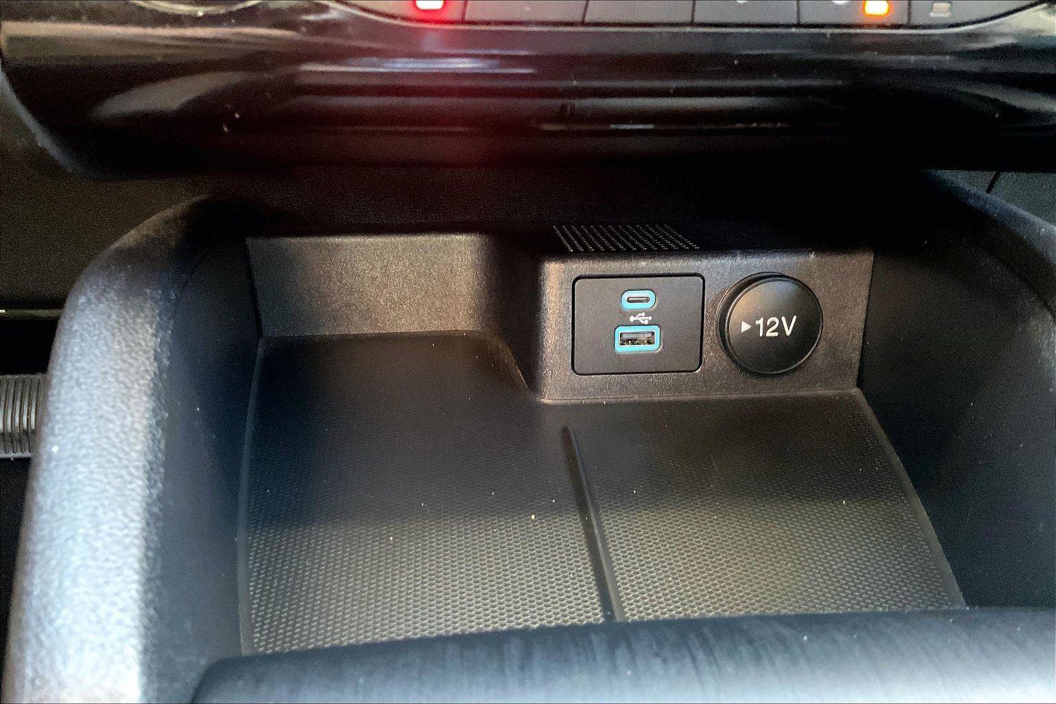 Used 2022 Ford Escape Titanium w/ Class II Trailer Tow Package image 26