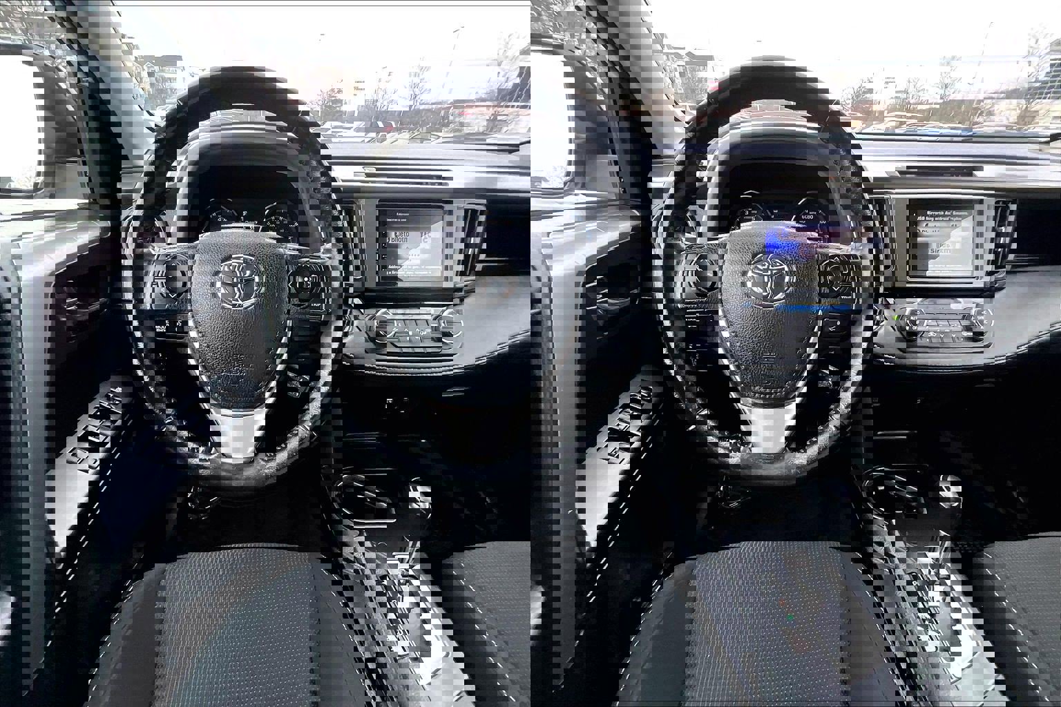 Used 2018 Toyota RAV4 XLE image 5