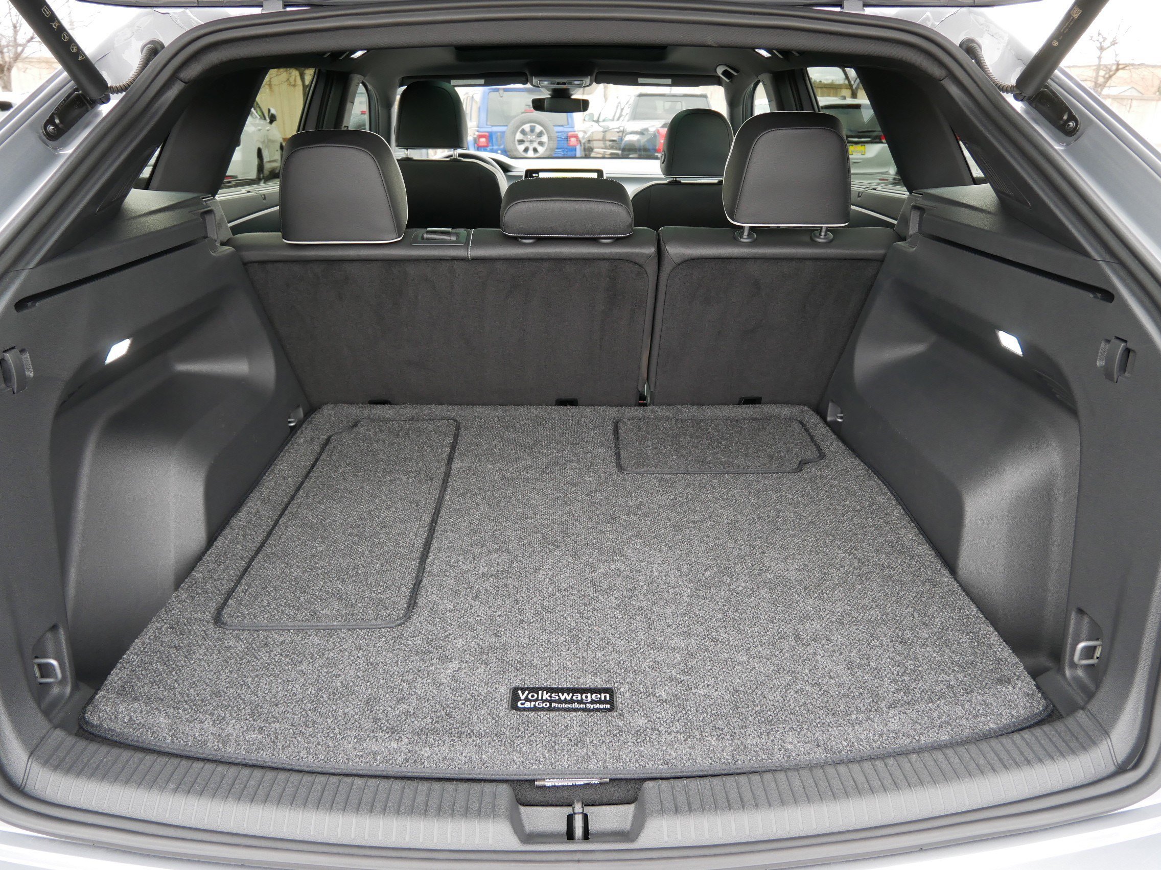 Certified 2025 Volkswagen Atlas Cross Sport SEL Premium R-Line image 18