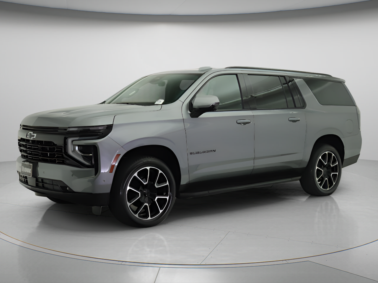 Used 2026 Chevrolet Suburban RST RWD image 3