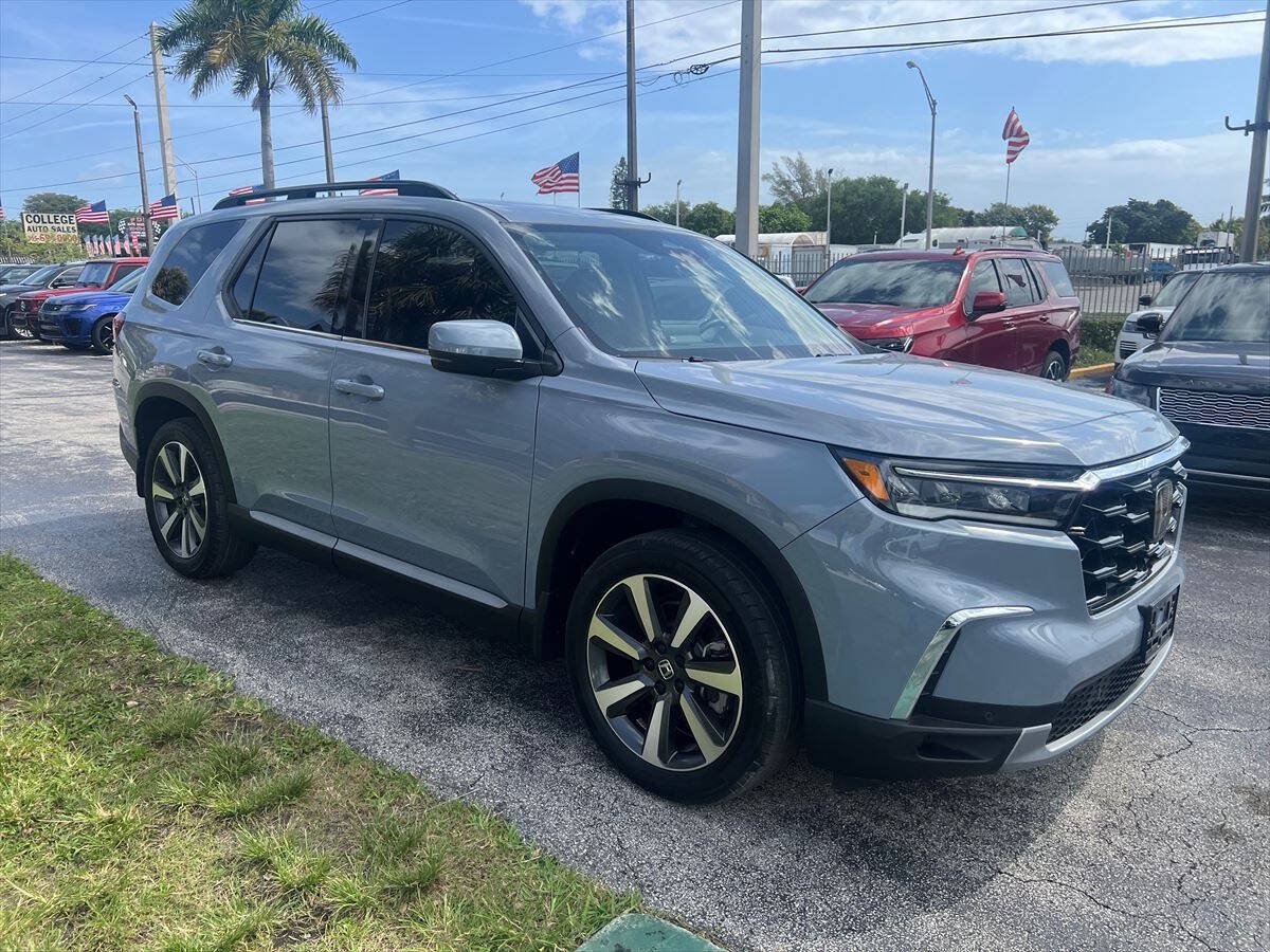 Used 2023 Honda Pilot Touring image 4