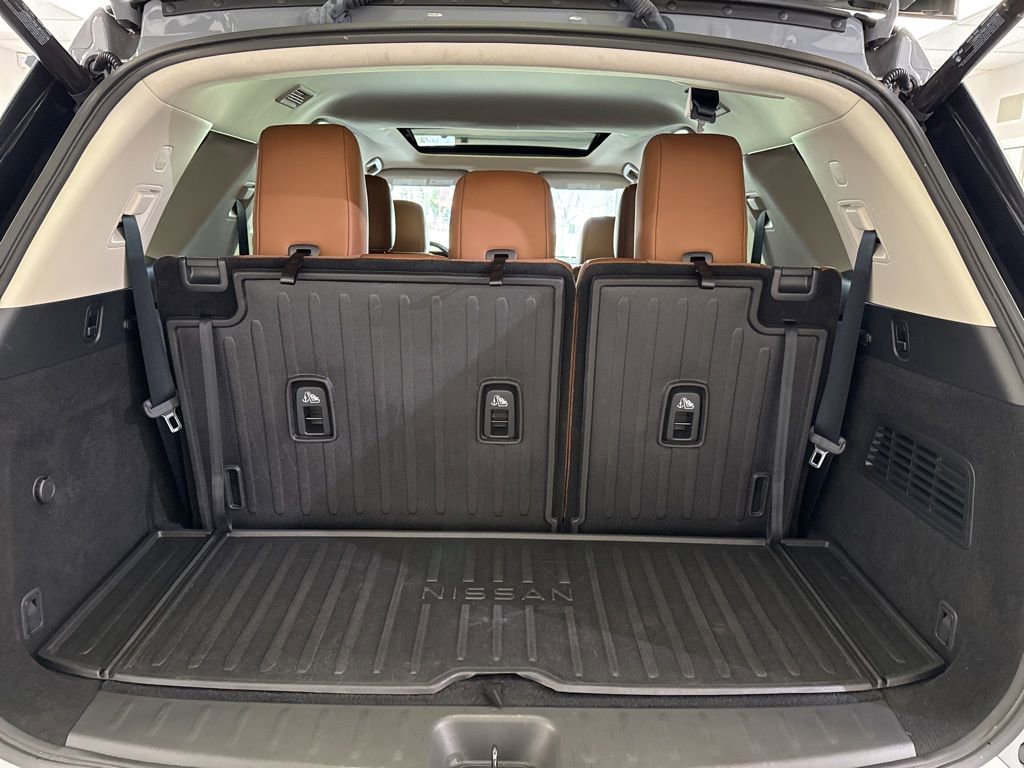Used 2023 Nissan Pathfinder Platinum image 15
