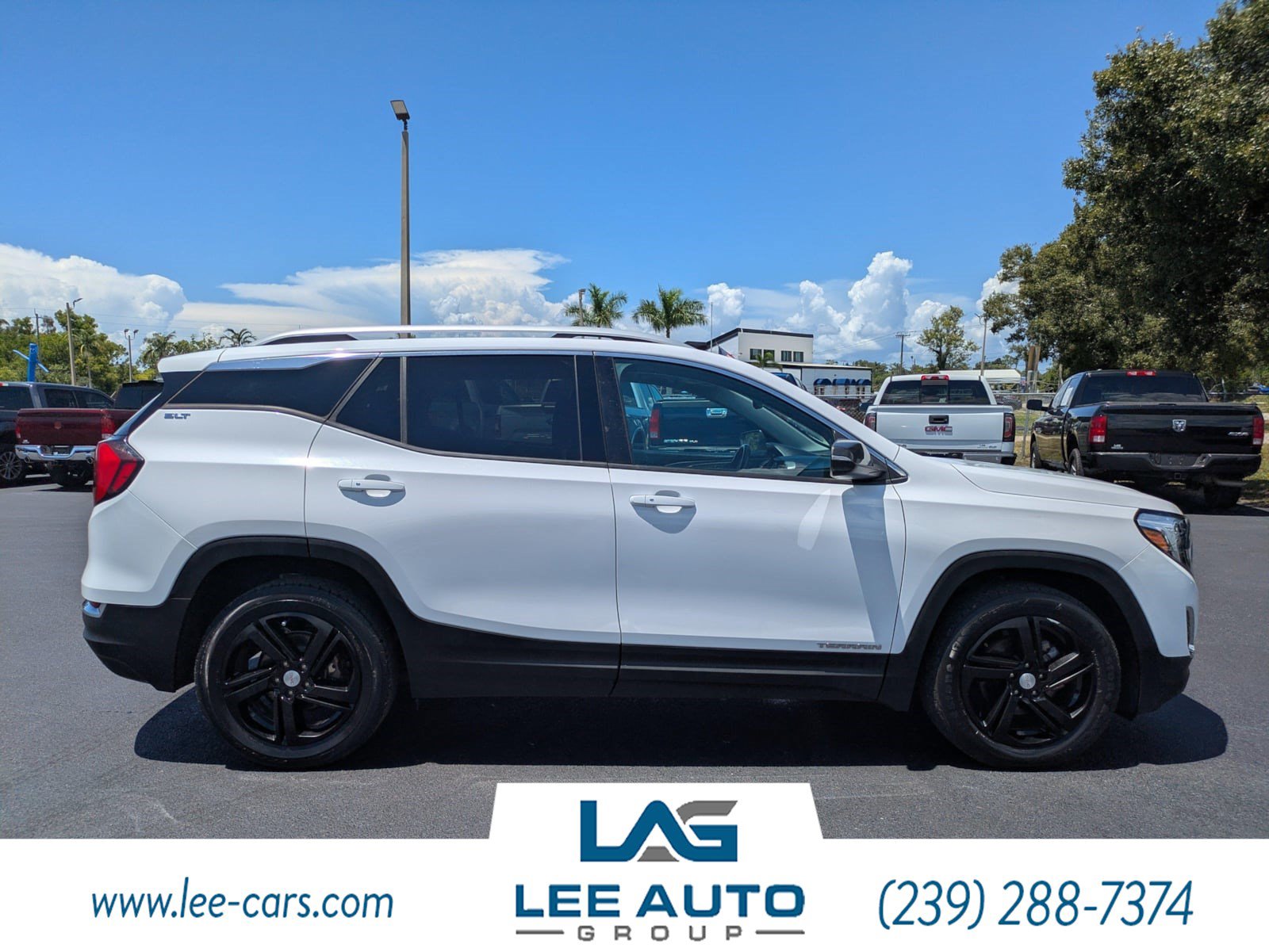 Used 2021 GMC Terrain SLT FWD image 2